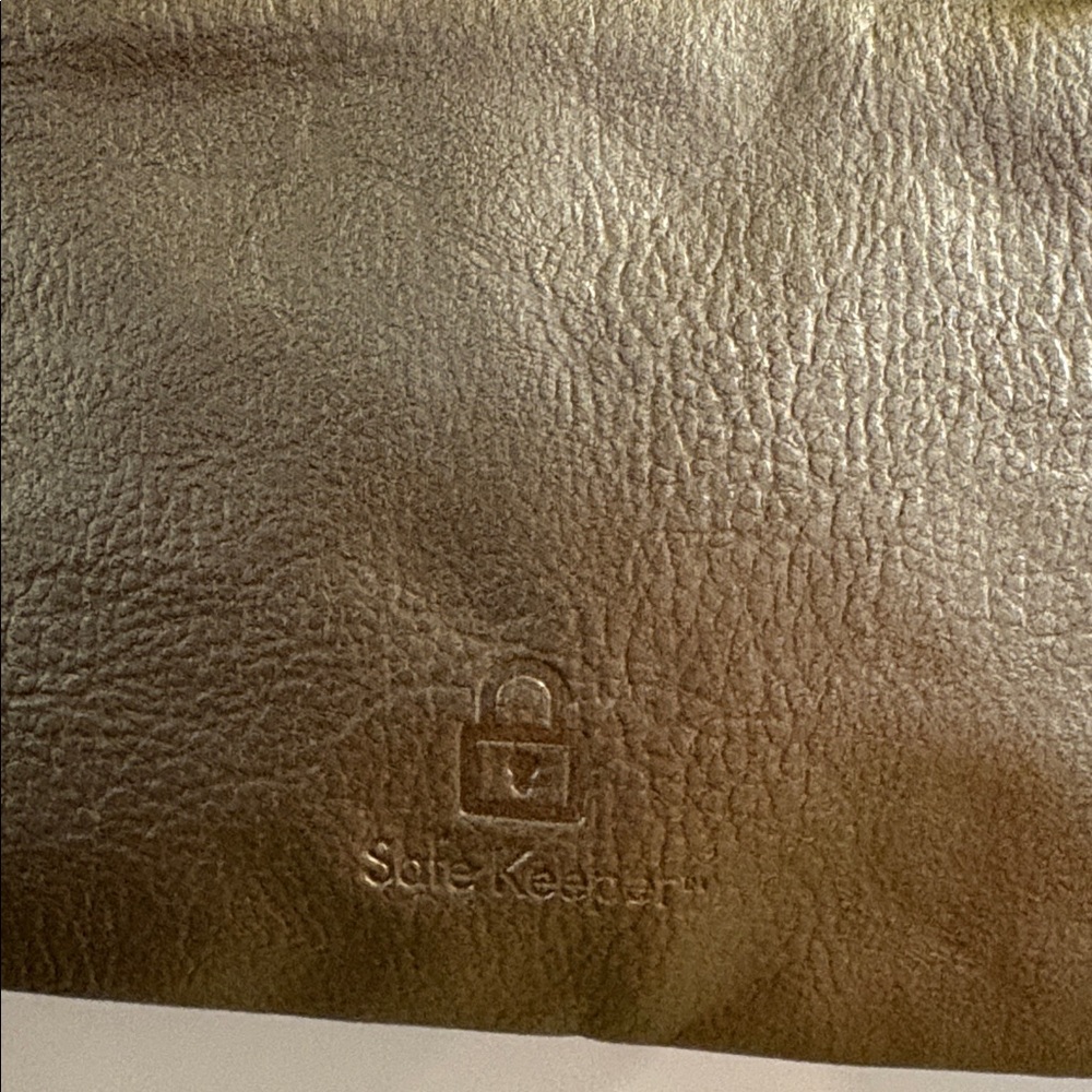Silver color lightweight night out or travel bag. Cross body fit . - Picture 2 of 6